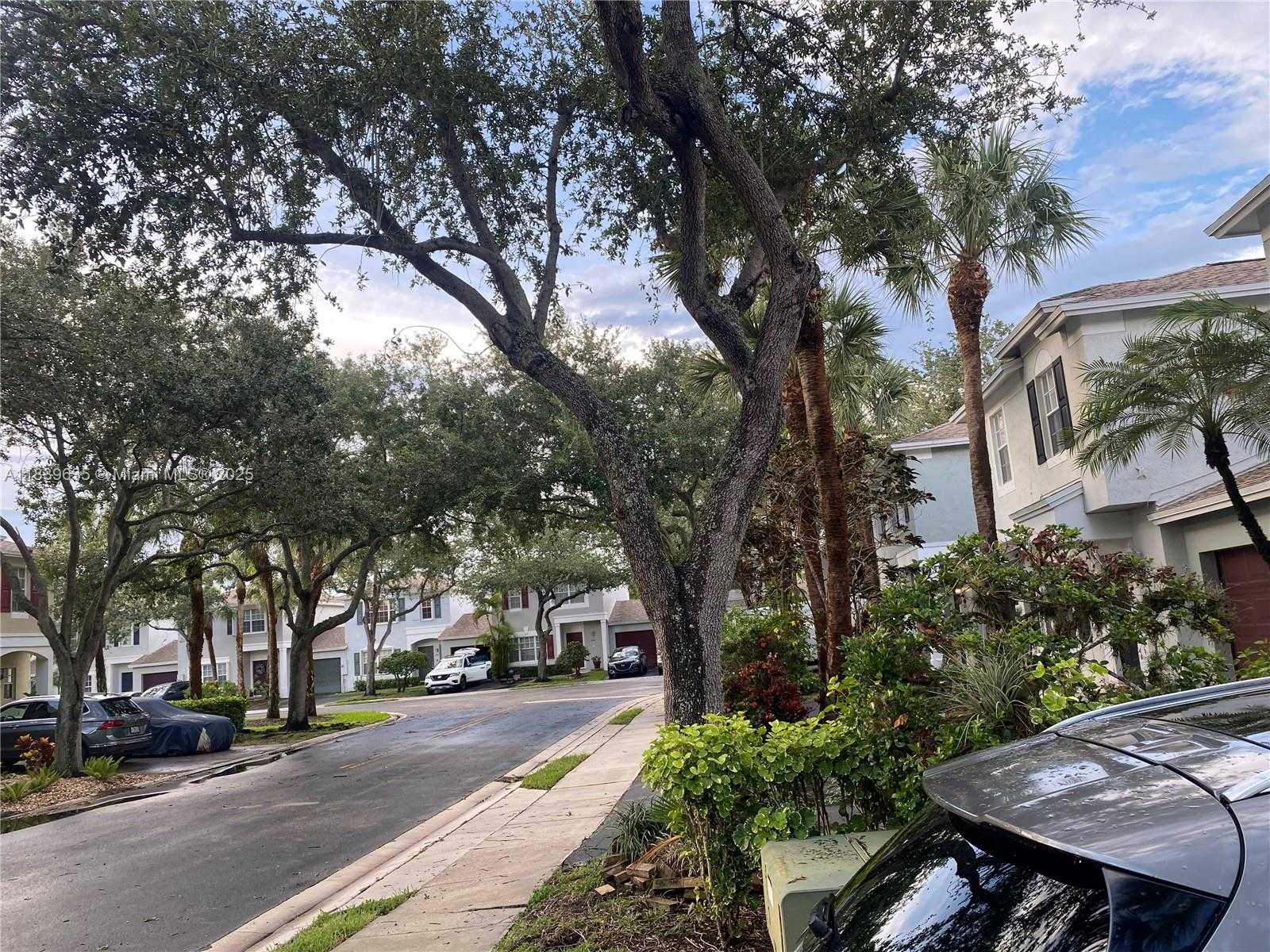 Small Image of 6006 PLUM PL, Tamarac Number 5