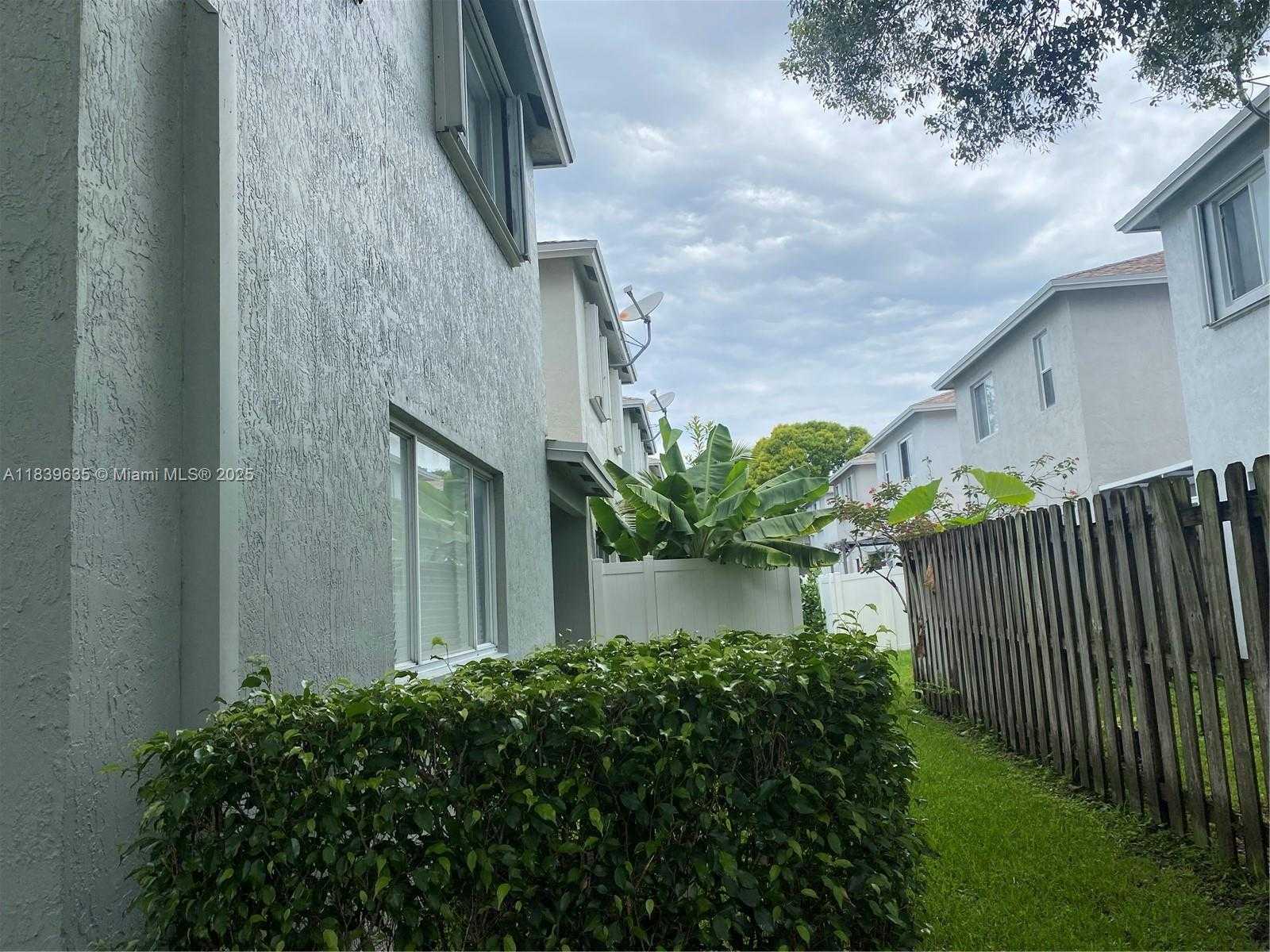 Small Image of 6006 PLUM PL, Tamarac Number 57