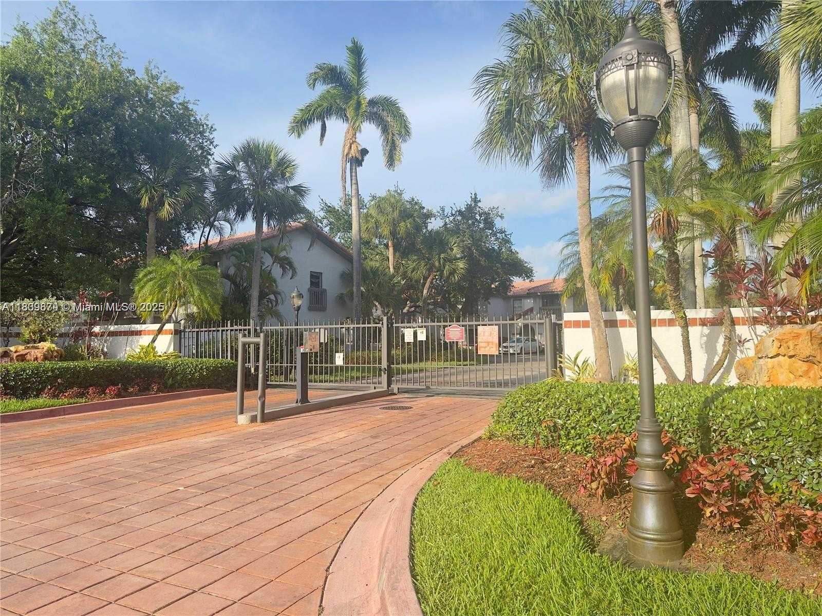 Small Image of 13009 SOUTH WEST 95TH AVE #13009, Miami Number 27