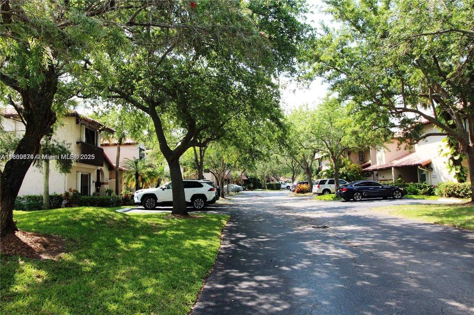 Small Image of 13009 SOUTH WEST 95TH AVE #13009, Miami Number 3