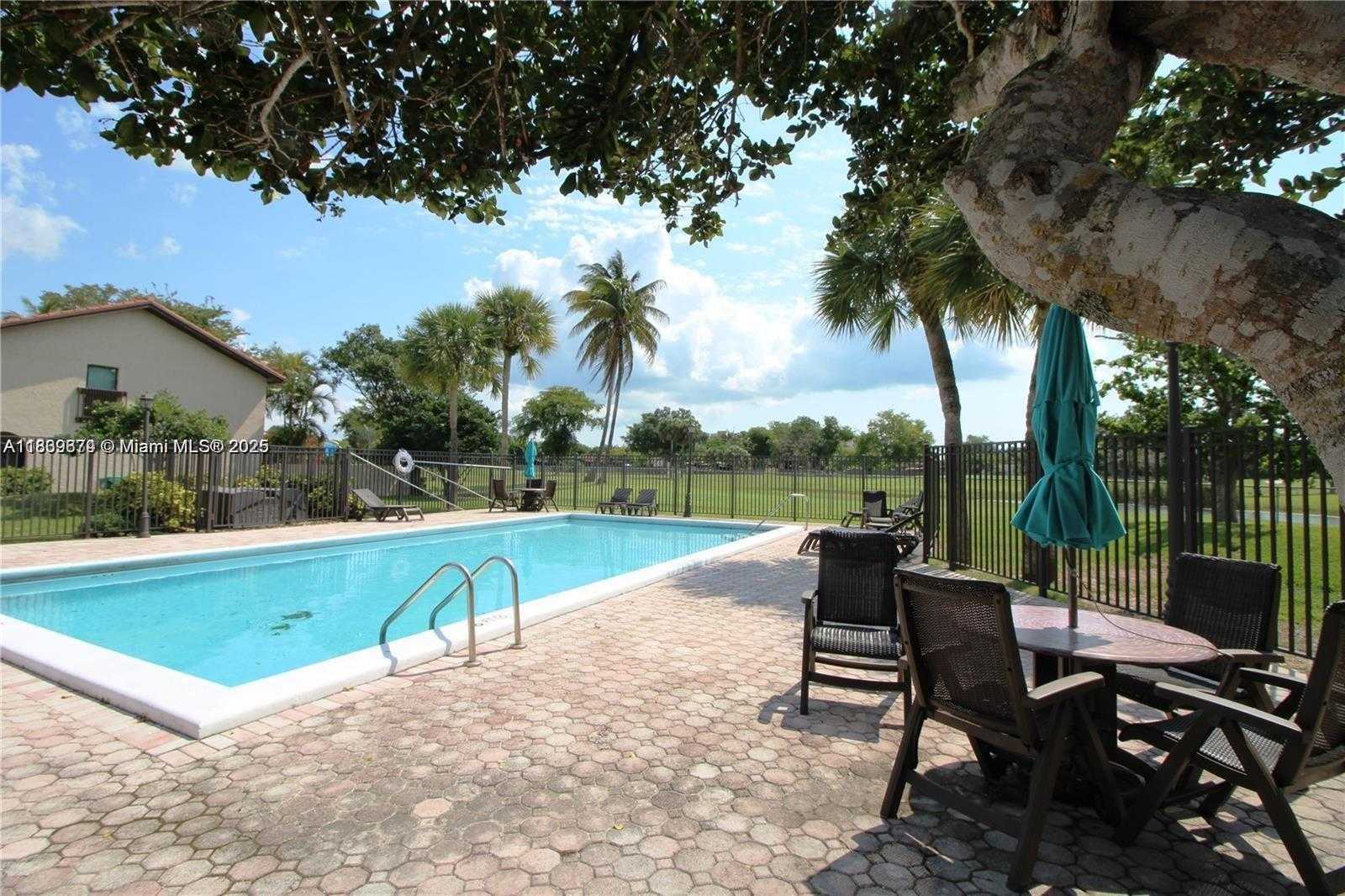Small Image of 13009 SOUTH WEST 95TH AVE #13009, Miami Number 31