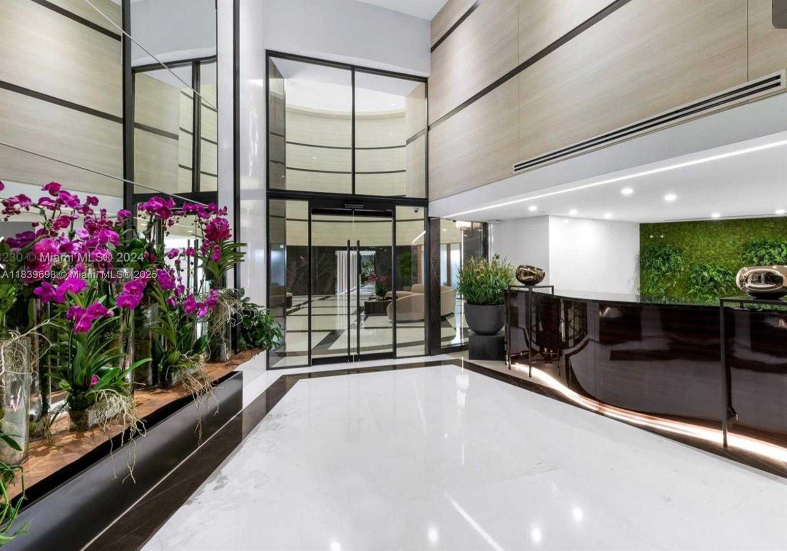 Small Image of 300 SOUTH POINTE DR #501, Miami Beach Number 10