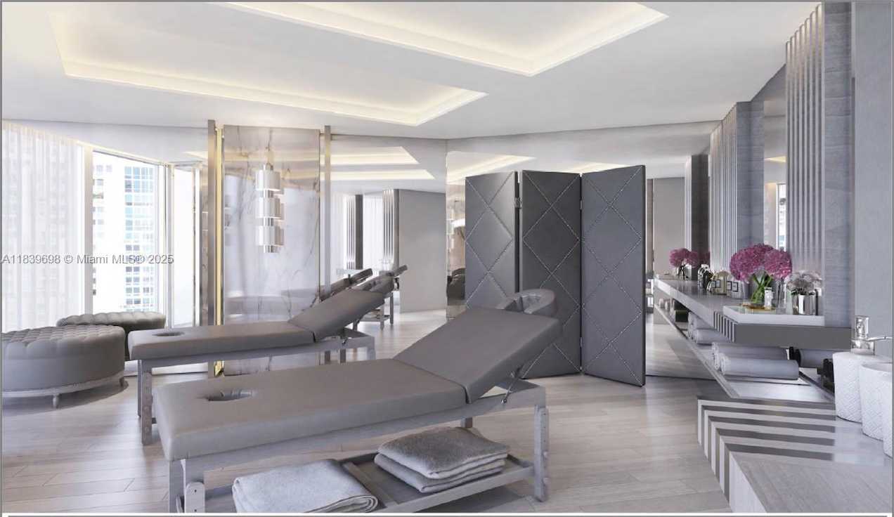 Small Image of 300 SOUTH POINTE DR #501, Miami Beach Number 25