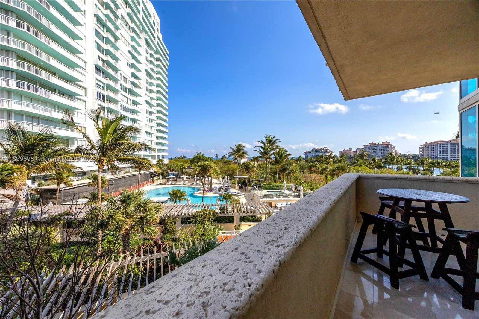 Small Image of 300 SOUTH POINTE DR #501, Miami Beach Number 3