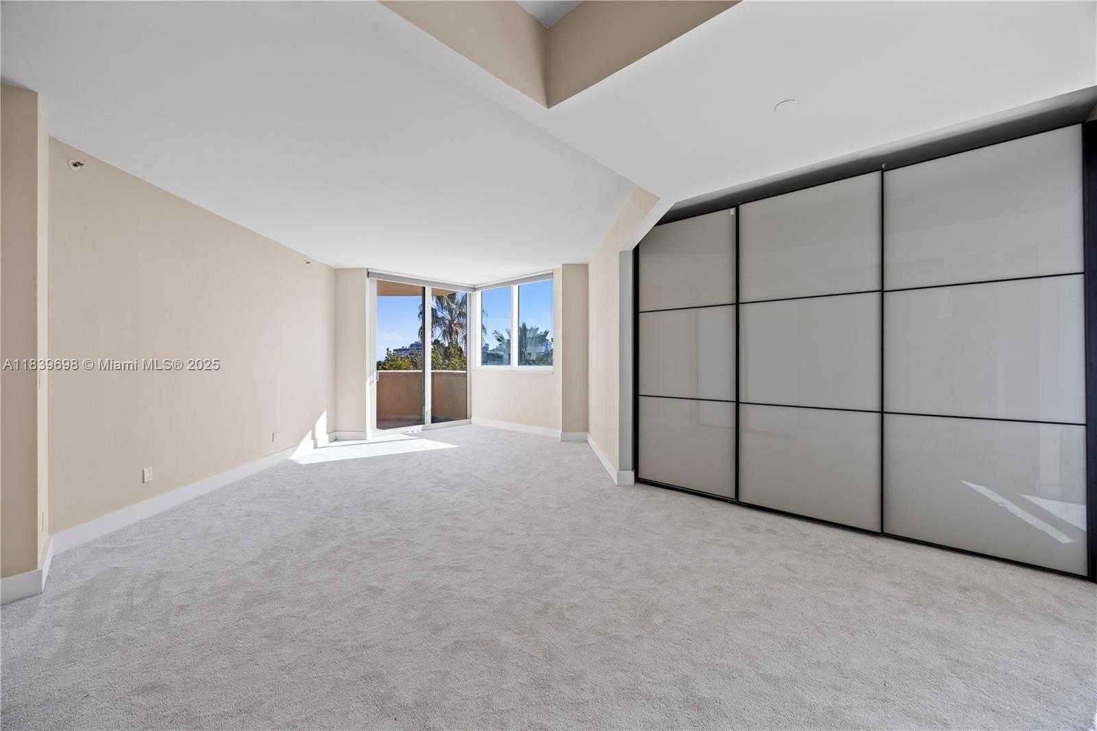 Small Image of 300 SOUTH POINTE DR #501, Miami Beach Number 7