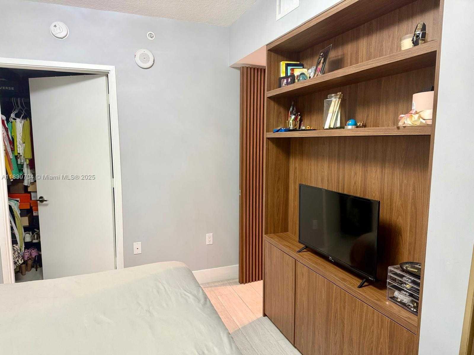 Small Image of 300 SUNNY ISLES BLVD #4-1806, Sunny Isles Beach Number 21