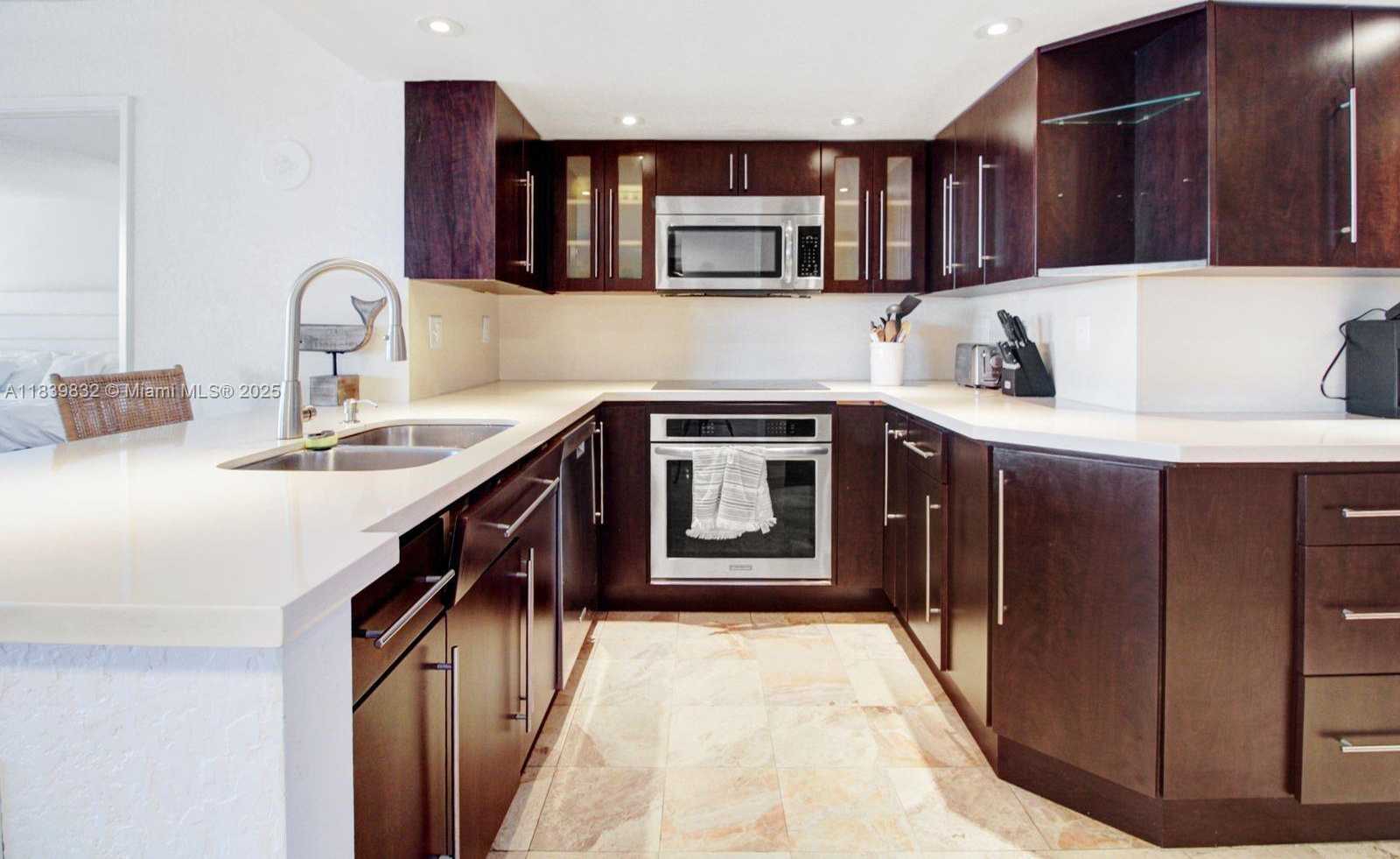 Small Image of 1717 NORTH BAYSHORE DR #A-2635, Miami Number 10