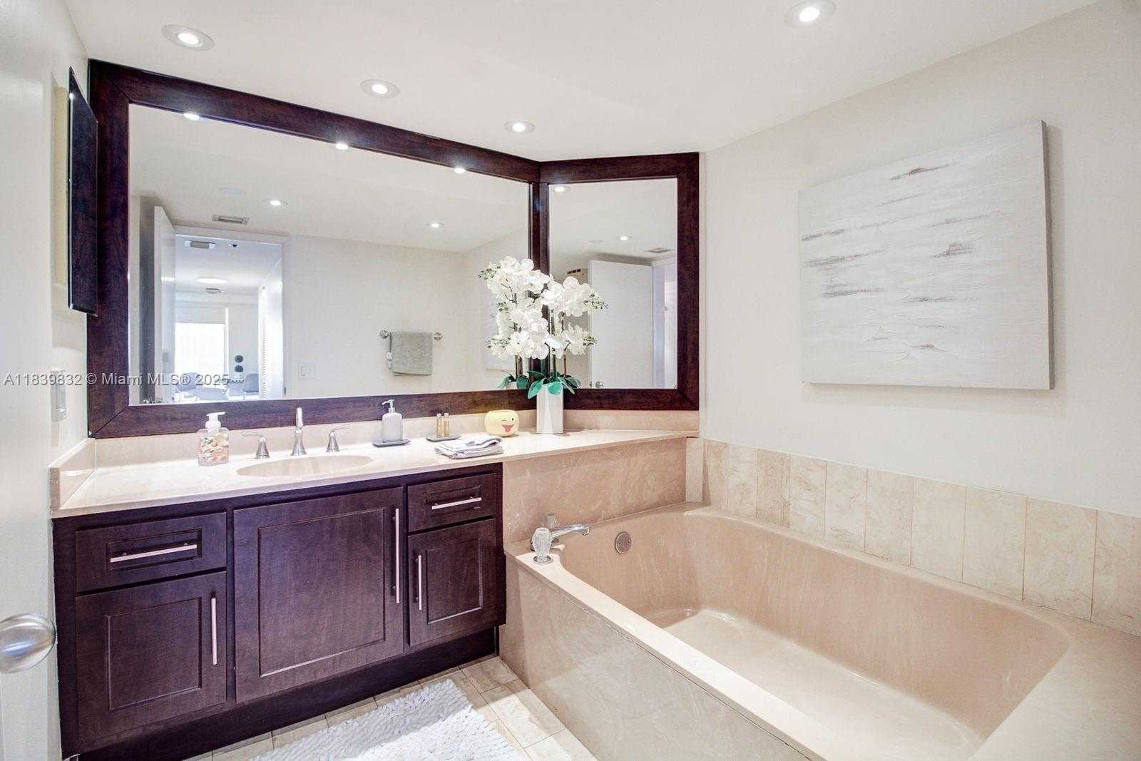 Small Image of 1717 NORTH BAYSHORE DR #A-2635, Miami Number 15