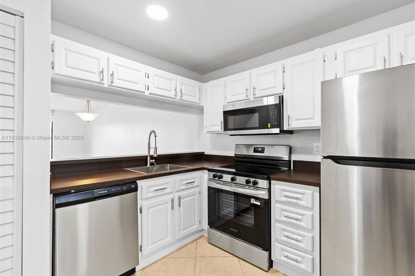 Small Image of 10501 WEST BROWARD BLVD #407, Plantation Number 10