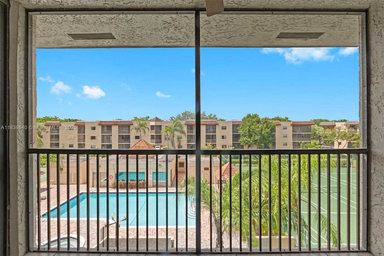 Small Image of 10501 WEST BROWARD BLVD #407, Plantation Number 12