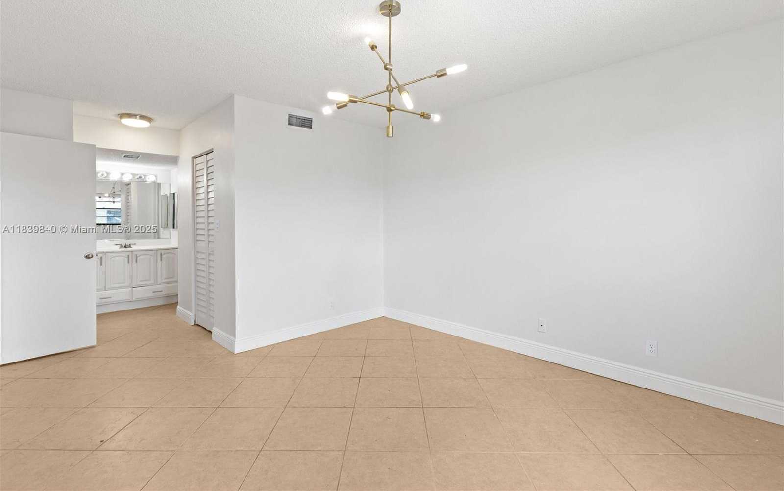 Small Image of 10501 WEST BROWARD BLVD #407, Plantation Number 18