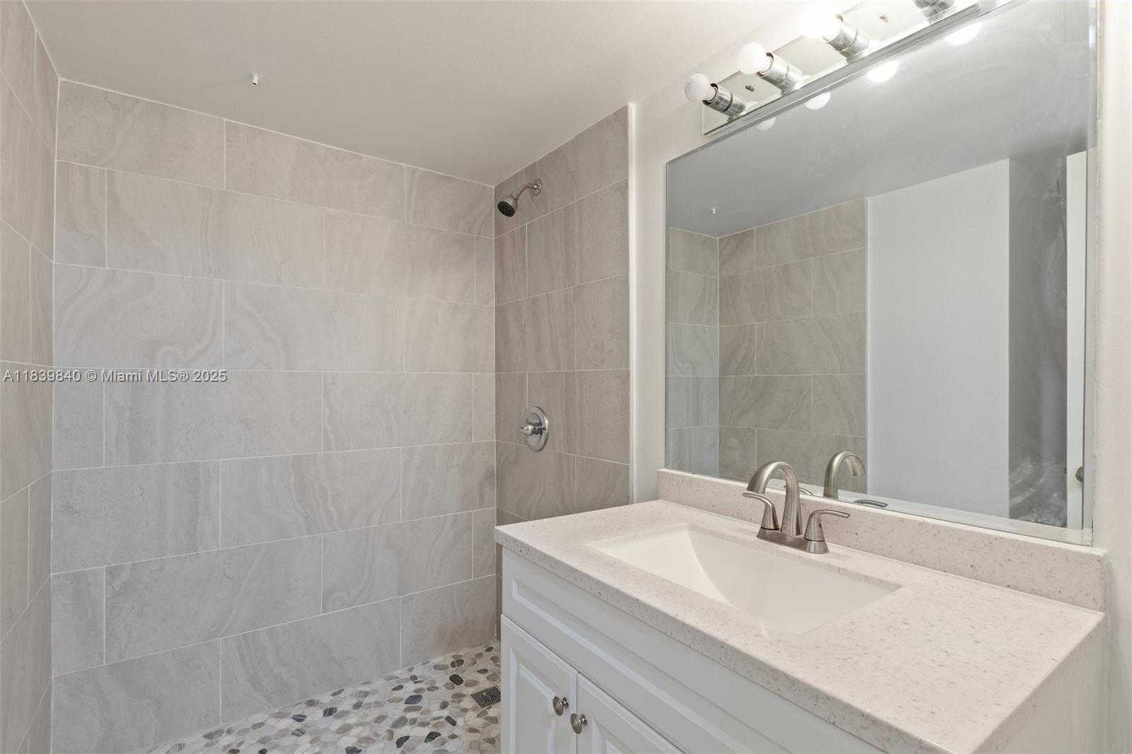 Small Image of 10501 WEST BROWARD BLVD #407, Plantation Number 27