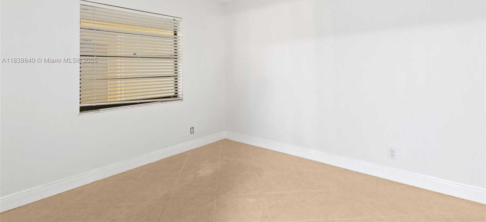 Small Image of 10501 WEST BROWARD BLVD #407, Plantation Number 34