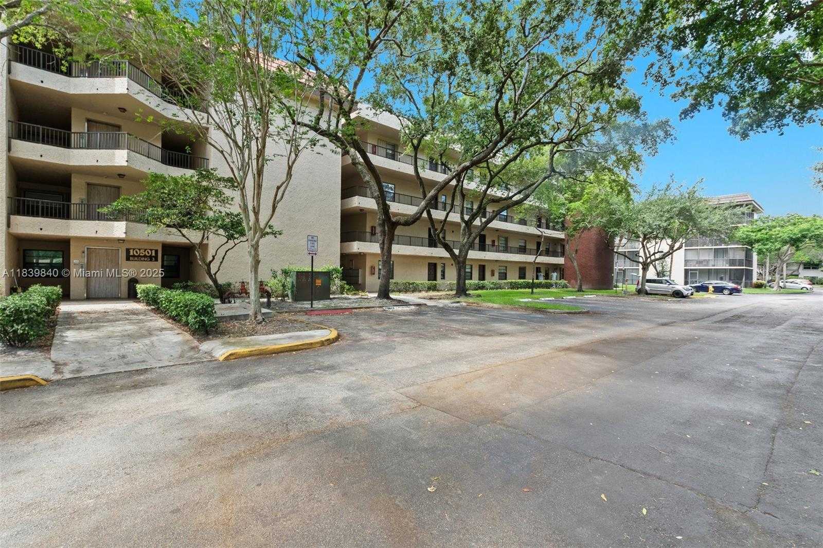 Small Image of 10501 WEST BROWARD BLVD #407, Plantation Number 35