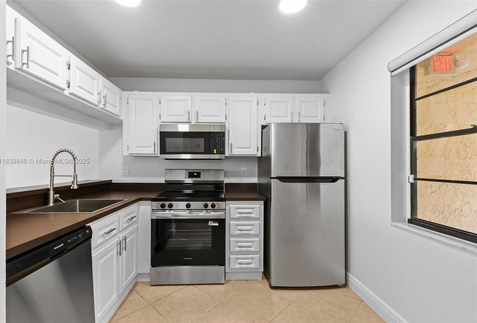 Small Image of 10501 WEST BROWARD BLVD #407, Plantation Number 9