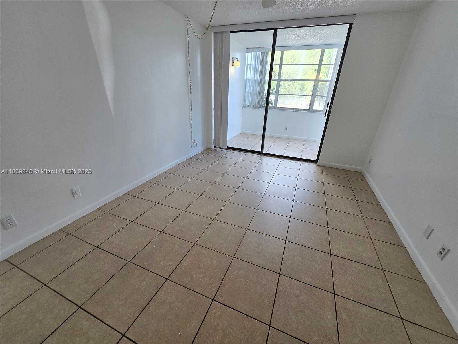 Small Image of 2731 TAFT ST #102, Hollywood Number 6