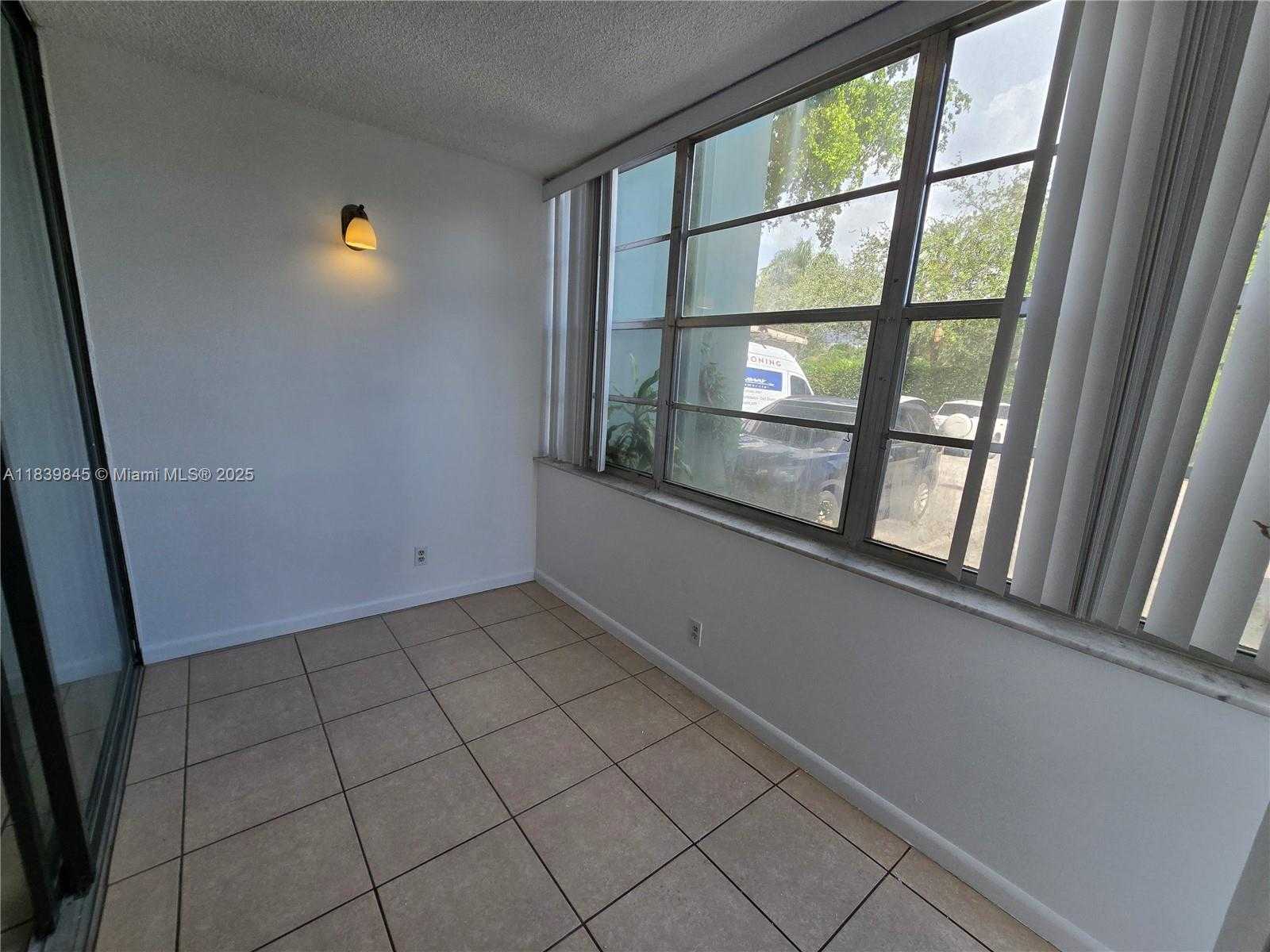 Small Image of 2731 TAFT ST #102, Hollywood Number 9