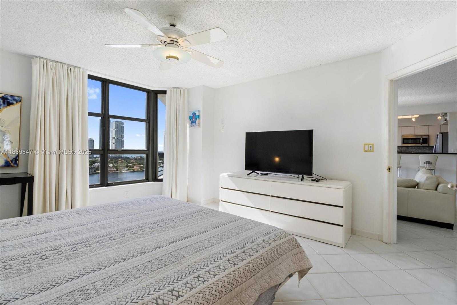Small Image of 3530 MYSTIC POINTE DR #2014, Aventura Number 11