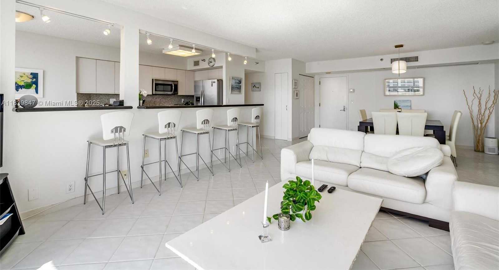 Small Image of 3530 MYSTIC POINTE DR #2014, Aventura Number 6