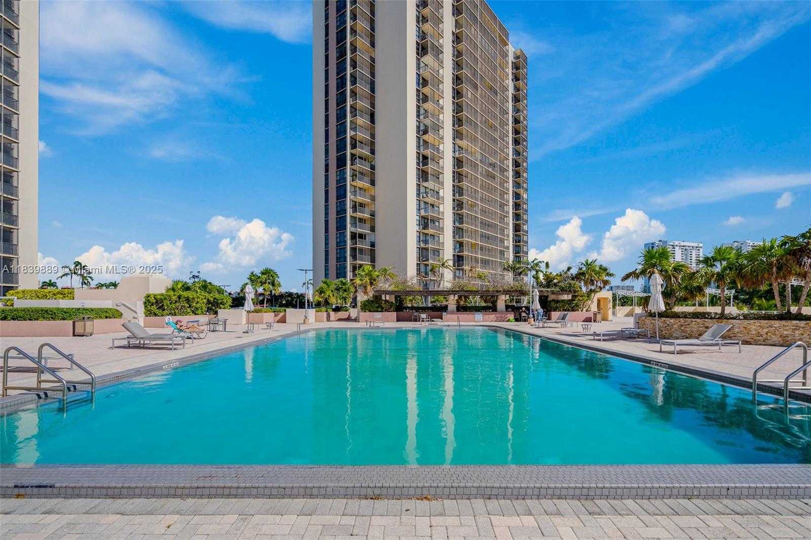 Small Image of 20379 WEST COUNTRY CLUB DR #PH38, Aventura Number 22