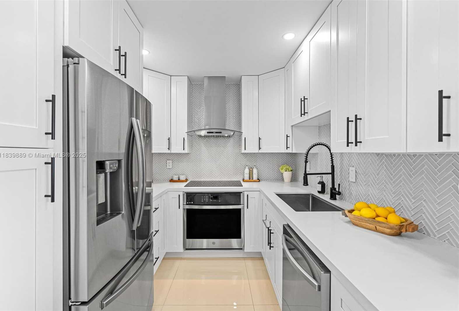 Small Image of 20379 WEST COUNTRY CLUB DR #PH38, Aventura Number 5