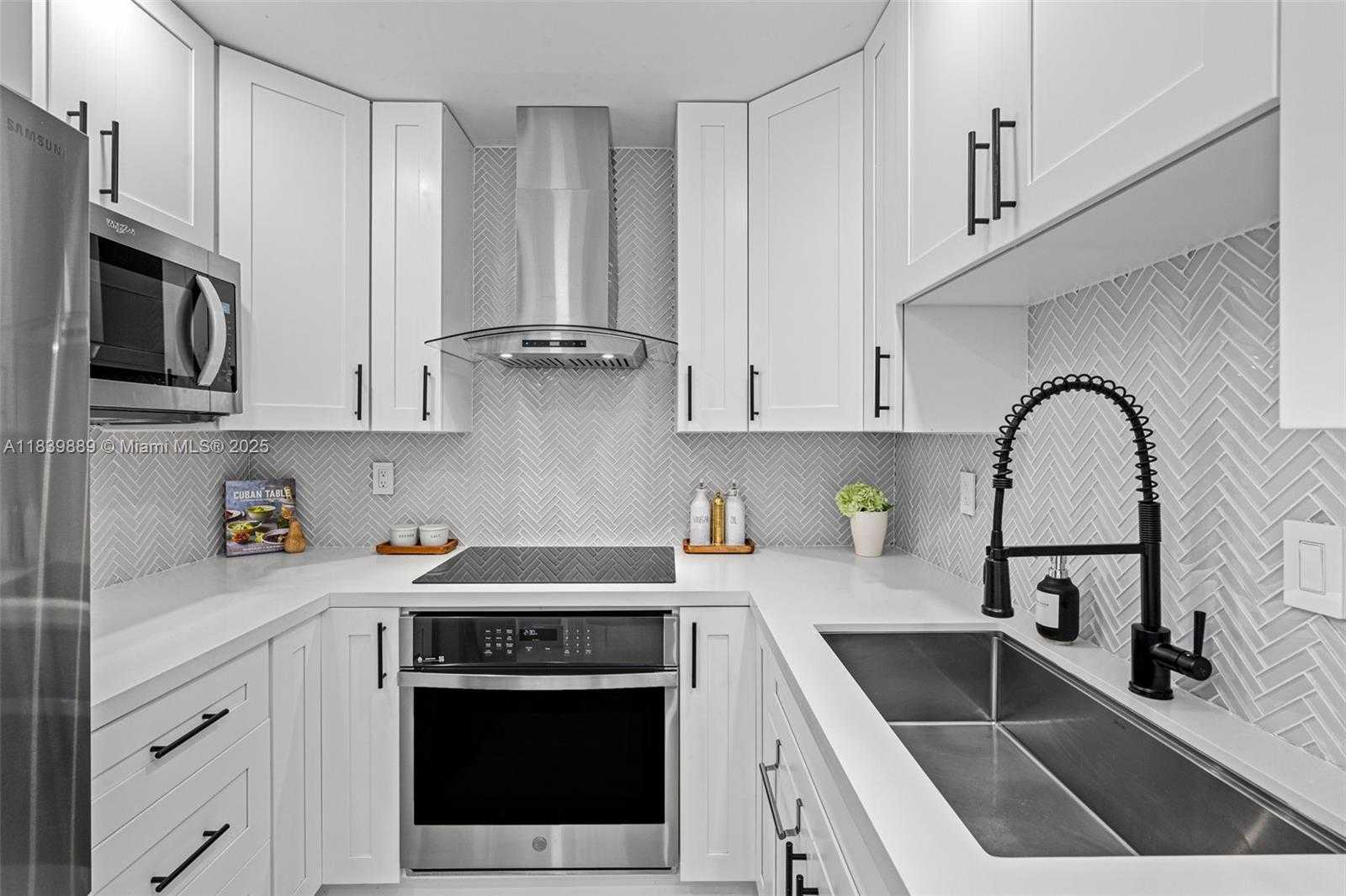 Small Image of 20379 WEST COUNTRY CLUB DR #PH38, Aventura Number 6