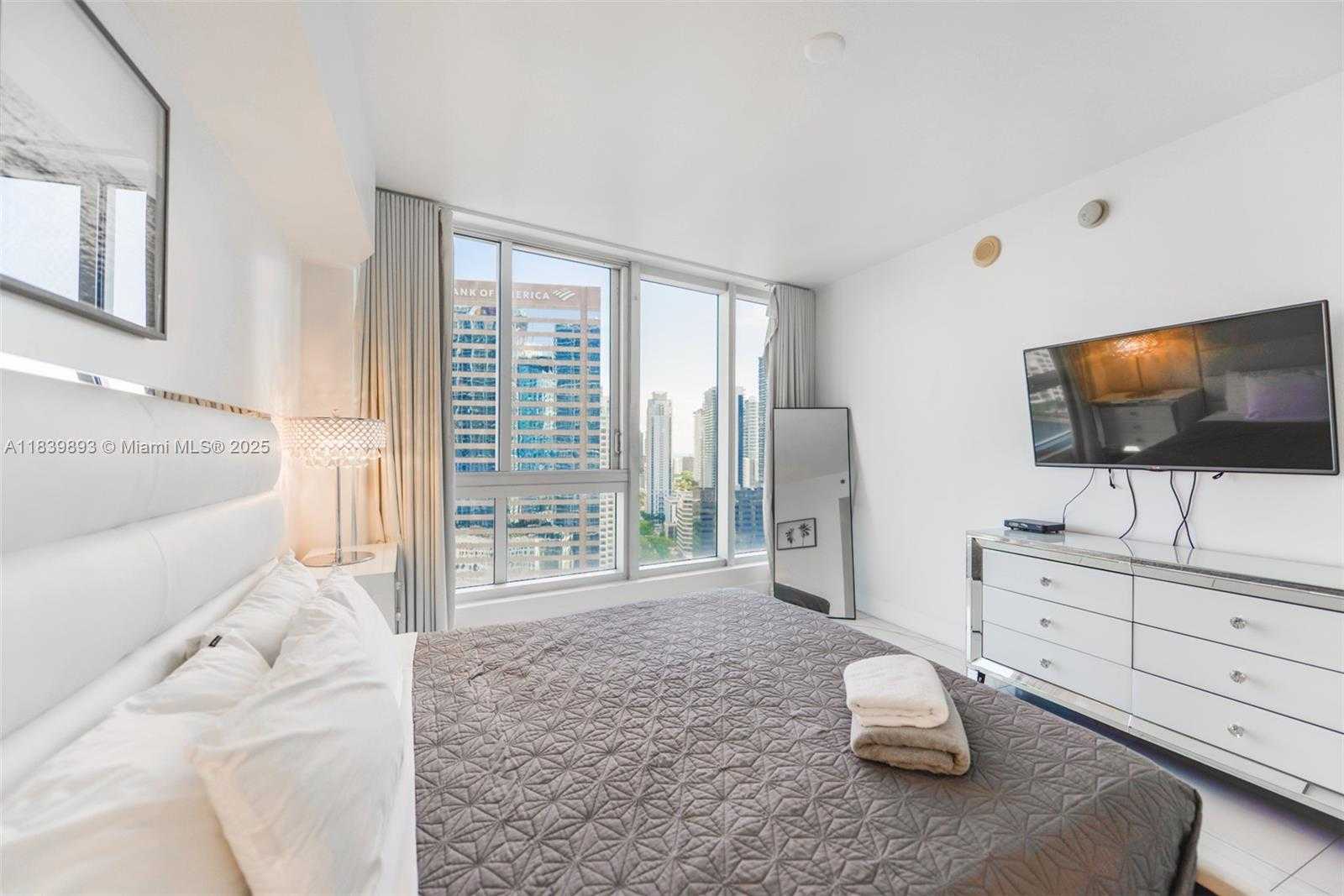 Small Image of 485 BRICKELL AVE #2908, Miami Number 10