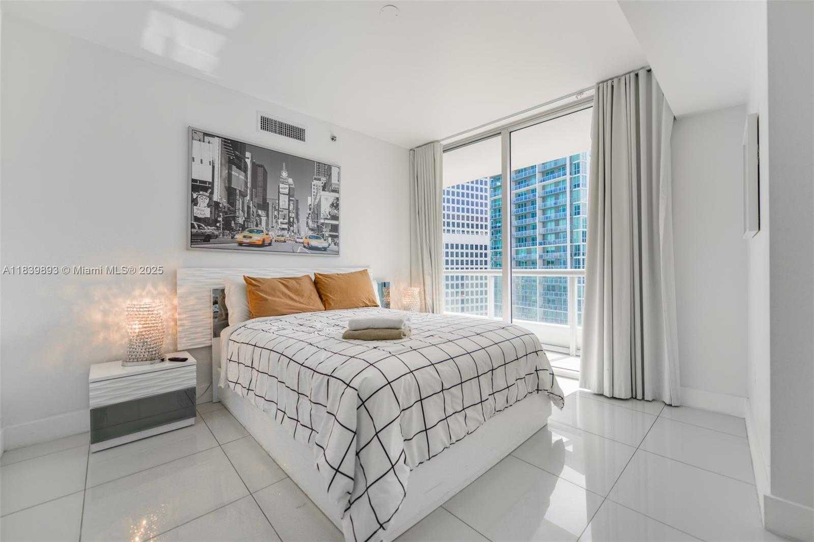 Small Image of 485 BRICKELL AVE #2908, Miami Number 14