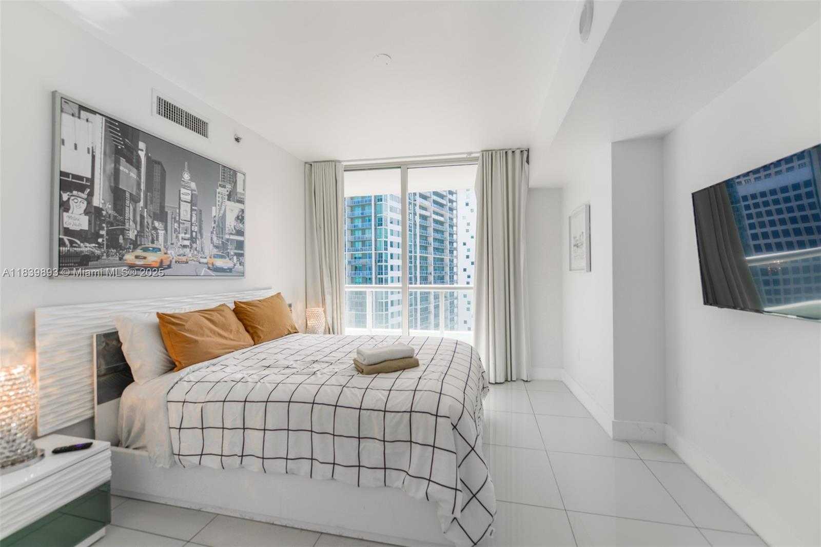 Small Image of 485 BRICKELL AVE #2908, Miami Number 15