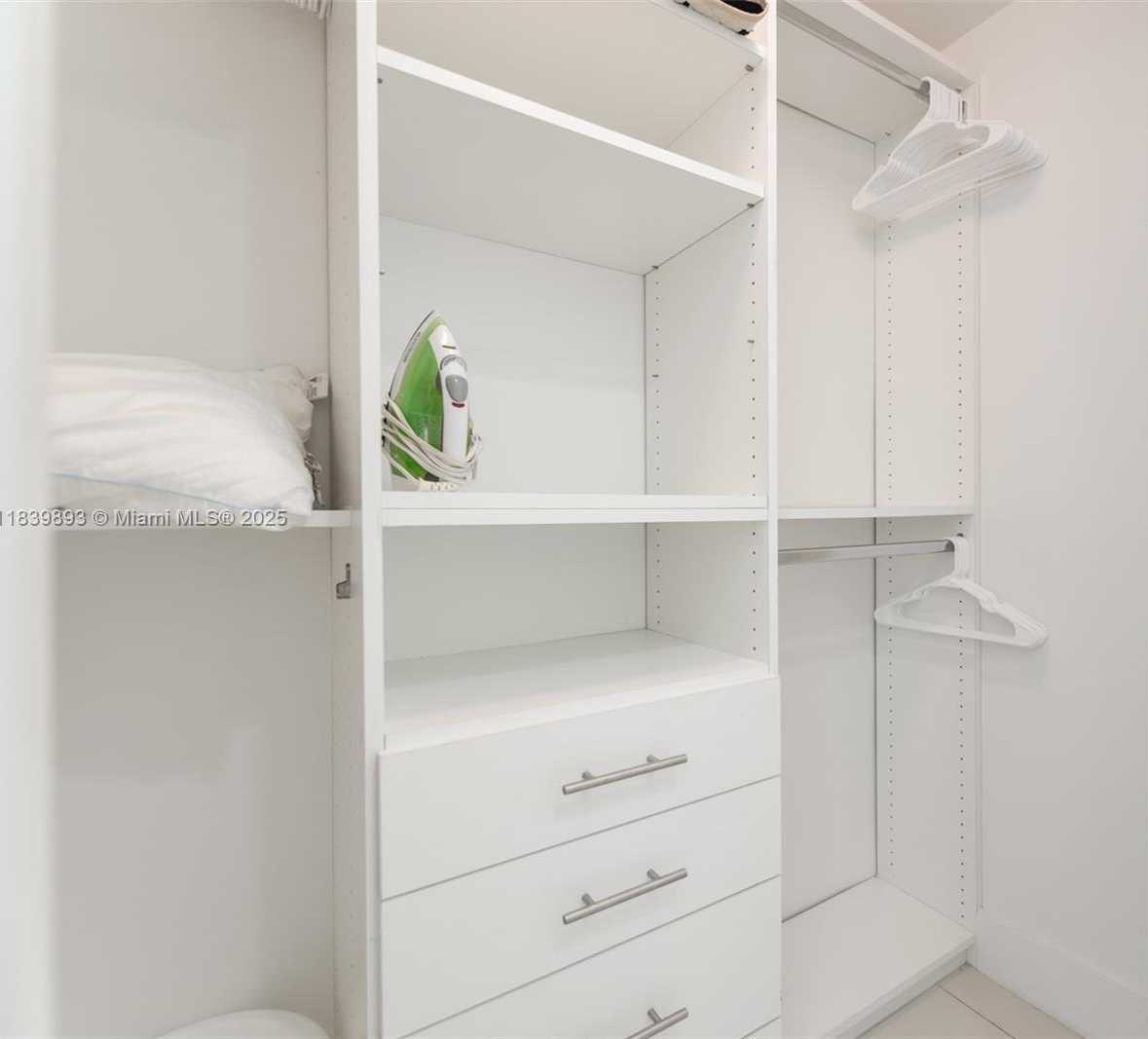 Small Image of 485 BRICKELL AVE #2908, Miami Number 16