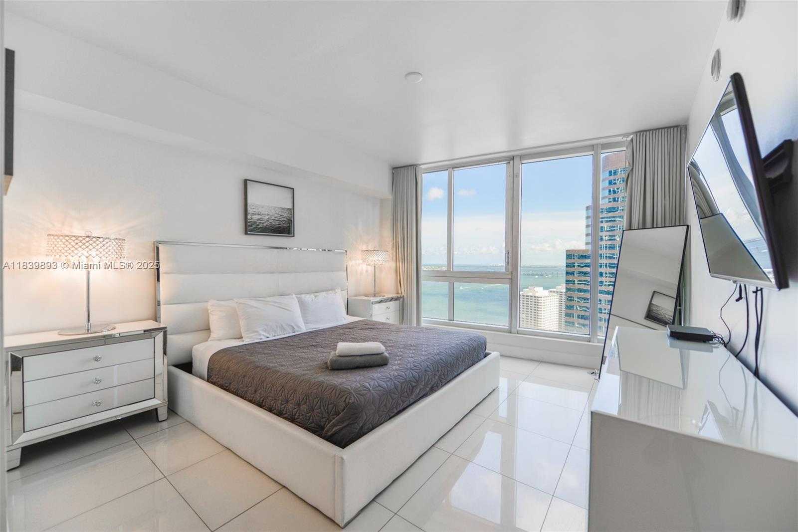 Small Image of 485 BRICKELL AVE #2908, Miami Number 8