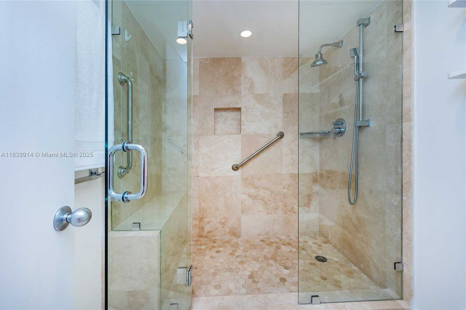 Small Image of 609 OCEAN DR #8G, Key Biscayne Number 17