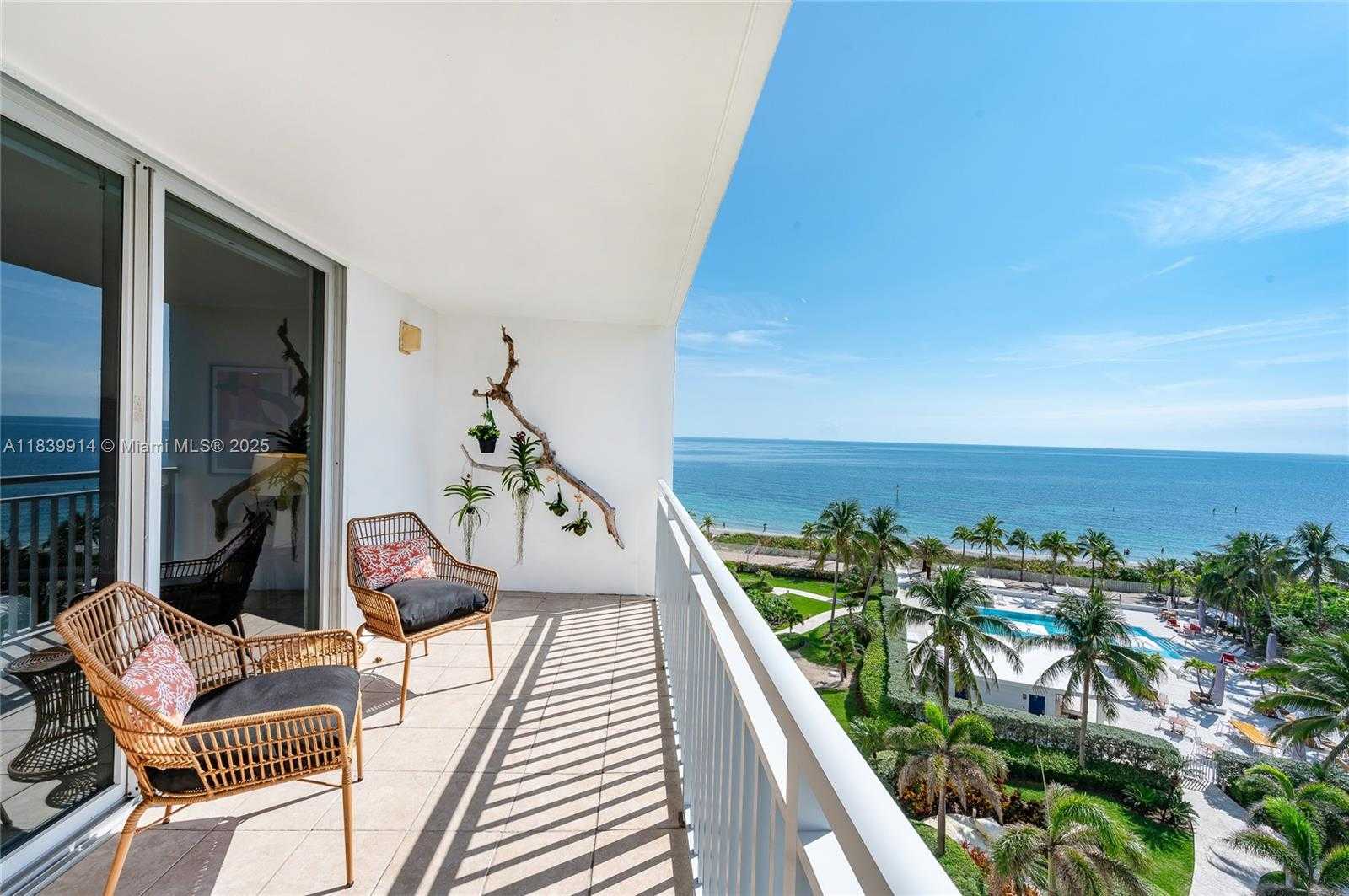 Small Image of 609 OCEAN DR #8G, Key Biscayne Number 2