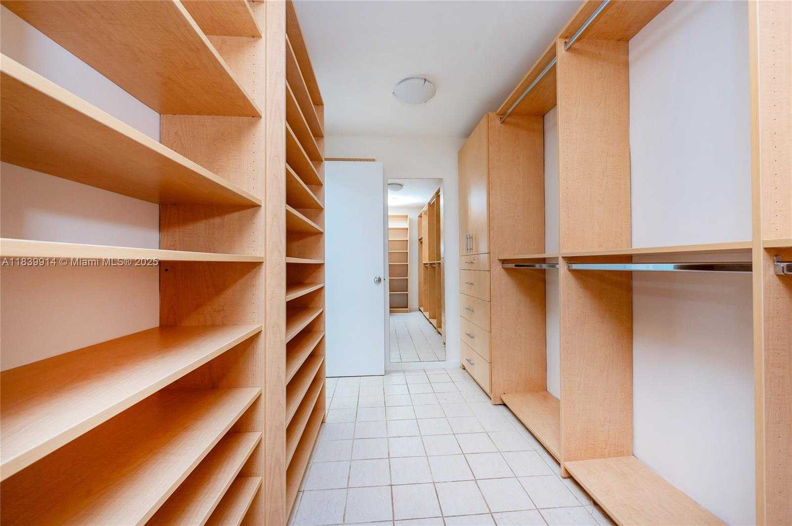 Small Image of 609 OCEAN DR #8G, Key Biscayne Number 24