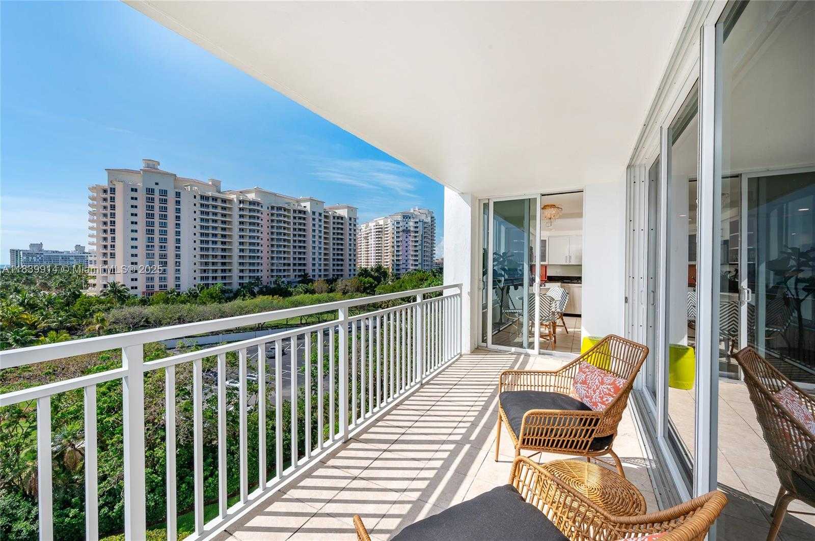 Small Image of 609 OCEAN DR #8G, Key Biscayne Number 3