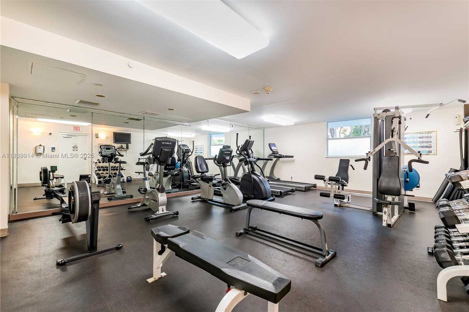 Small Image of 609 OCEAN DR #8G, Key Biscayne Number 31