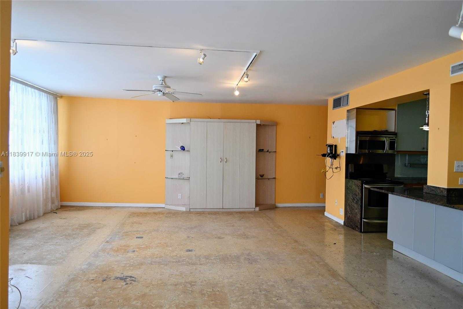 Small Image of 2100 WEST SANS SOUCI BLVD #E1, North Miami Number 11