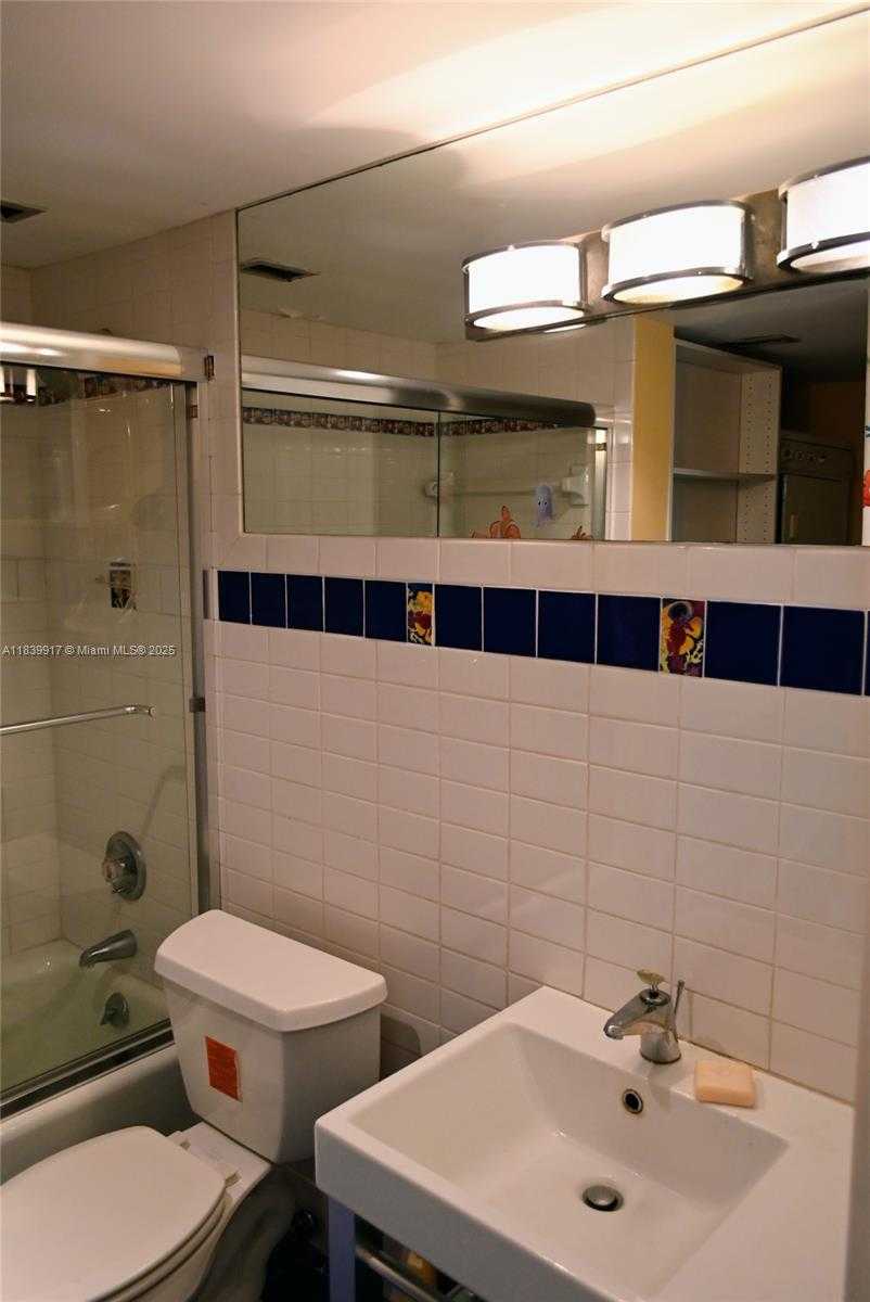 Small Image of 2100 WEST SANS SOUCI BLVD #E1, North Miami Number 17