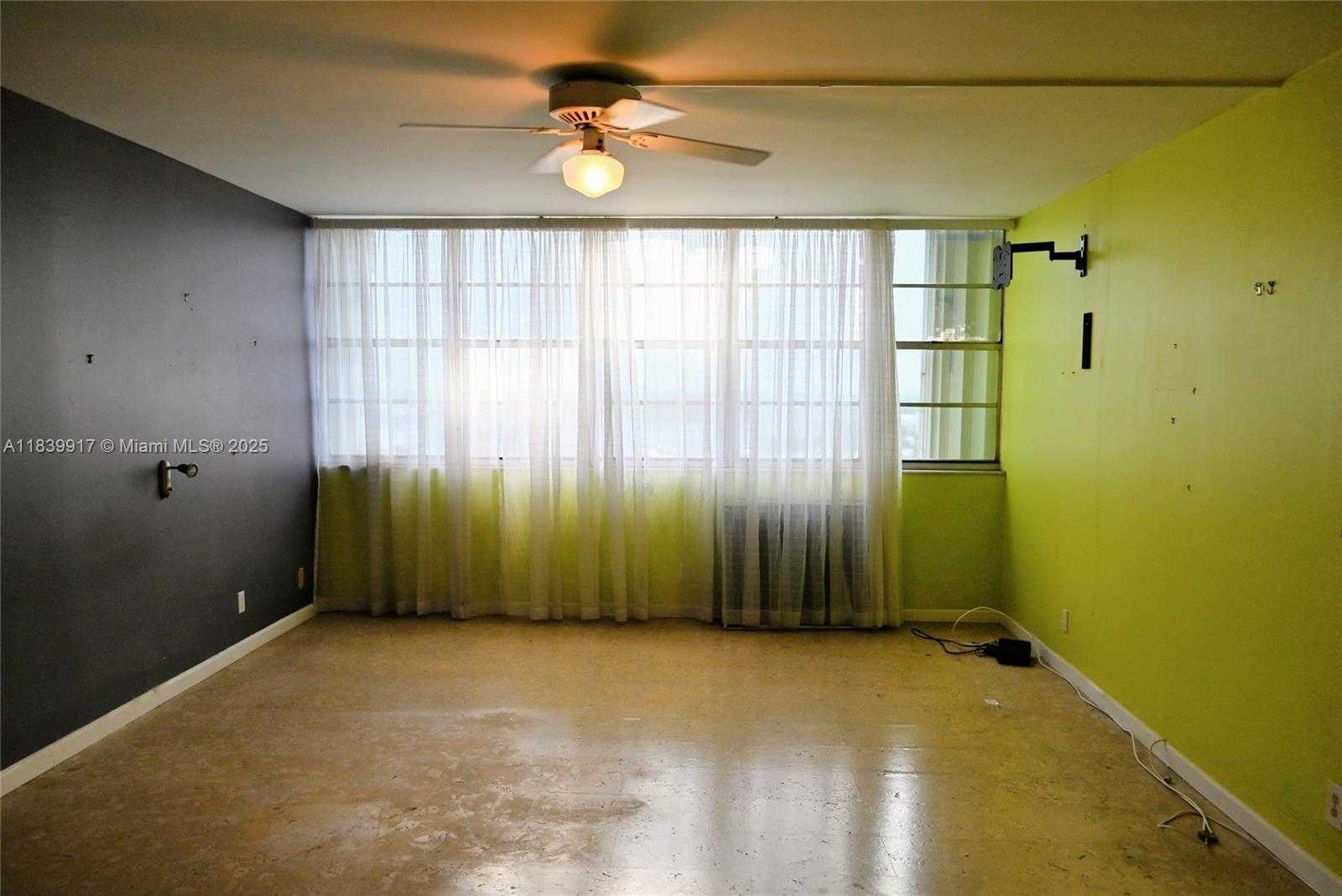 Small Image of 2100 WEST SANS SOUCI BLVD #E1, North Miami Number 26