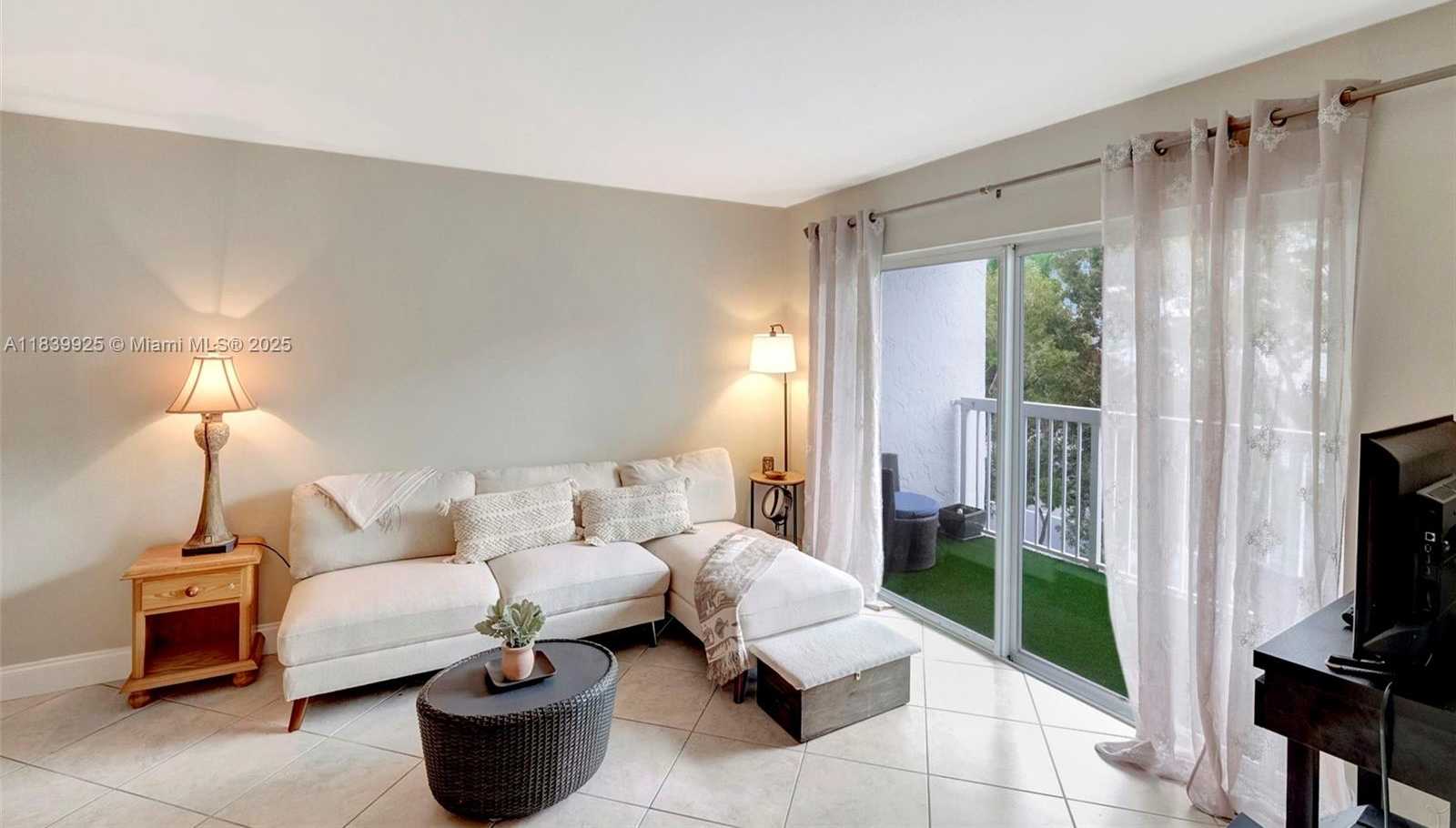 Small Image of 2920 SOUTH WEST 28TH TER #407, Coconut Grove Number 3