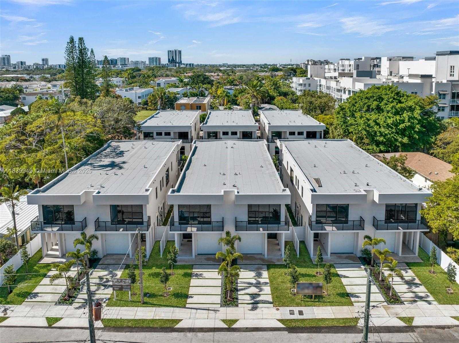 Small Image of 915 NORTH EAST 17TH TER, Fort Lauderdale Number 2