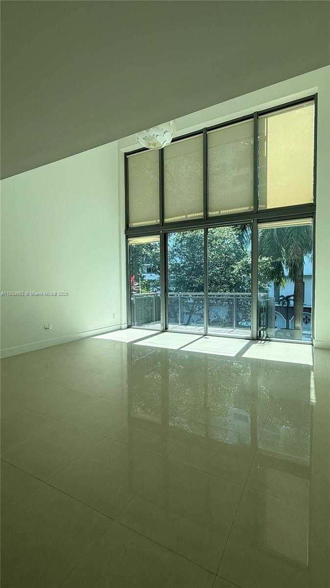 Small Image of 6000 COLLINS AVE #323, Miami Beach Number 10
