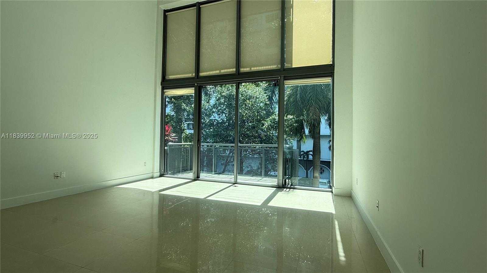 Small Image of 6000 COLLINS AVE #323, Miami Beach Number 11