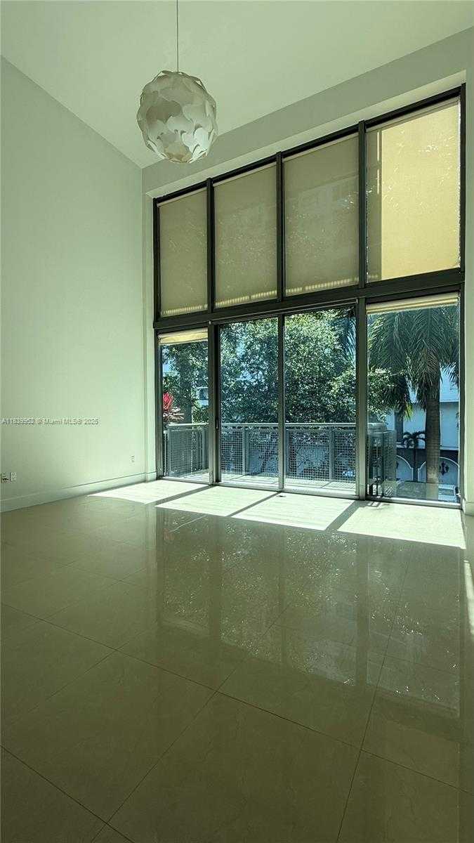 Small Image of 6000 COLLINS AVE #323, Miami Beach Number 12