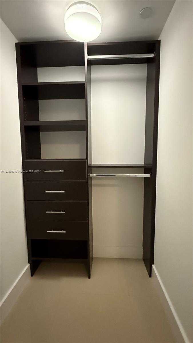 Small Image of 6000 COLLINS AVE #323, Miami Beach Number 16