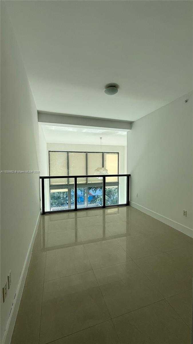Small Image of 6000 COLLINS AVE #323, Miami Beach Number 18