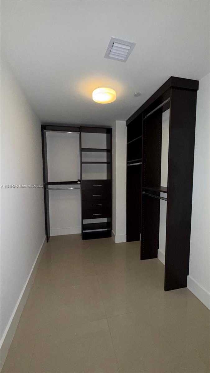 Small Image of 6000 COLLINS AVE #323, Miami Beach Number 19