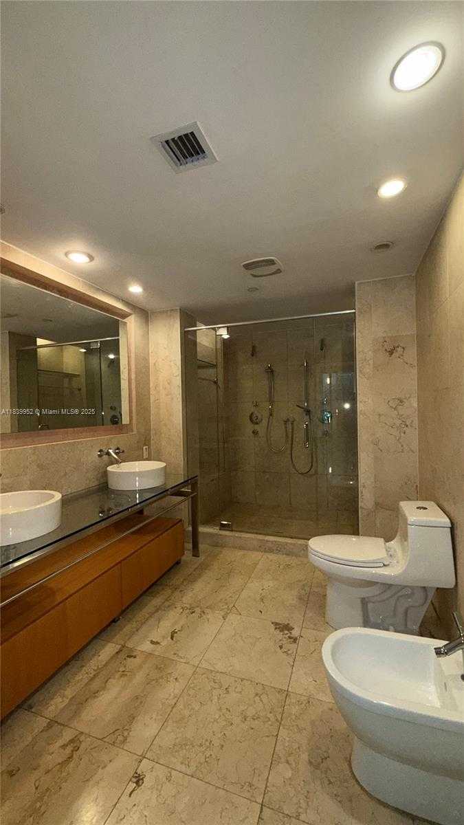 Small Image of 6000 COLLINS AVE #323, Miami Beach Number 20