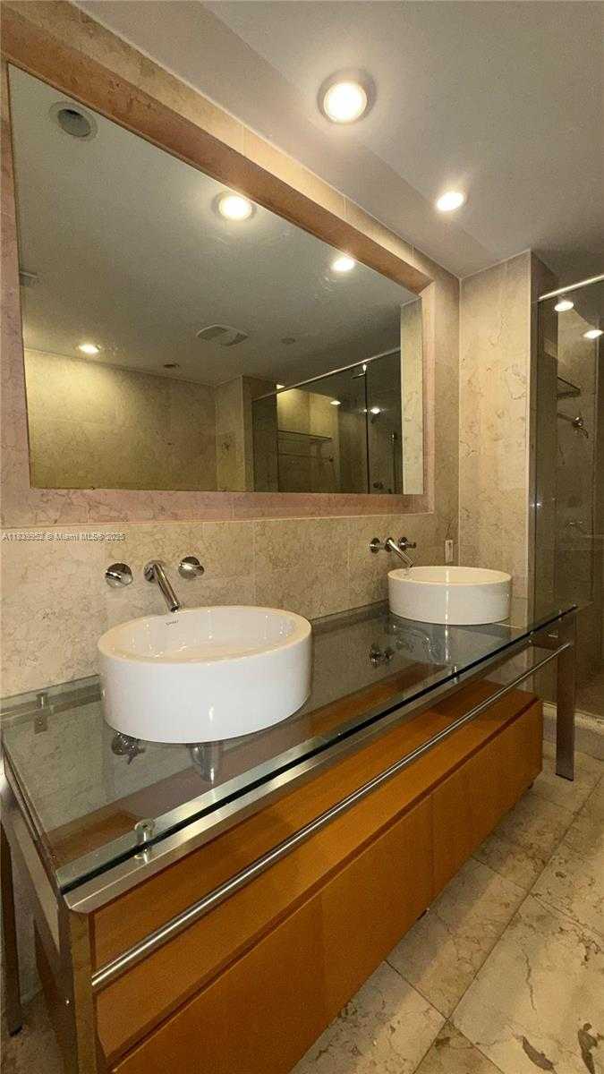 Small Image of 6000 COLLINS AVE #323, Miami Beach Number 21