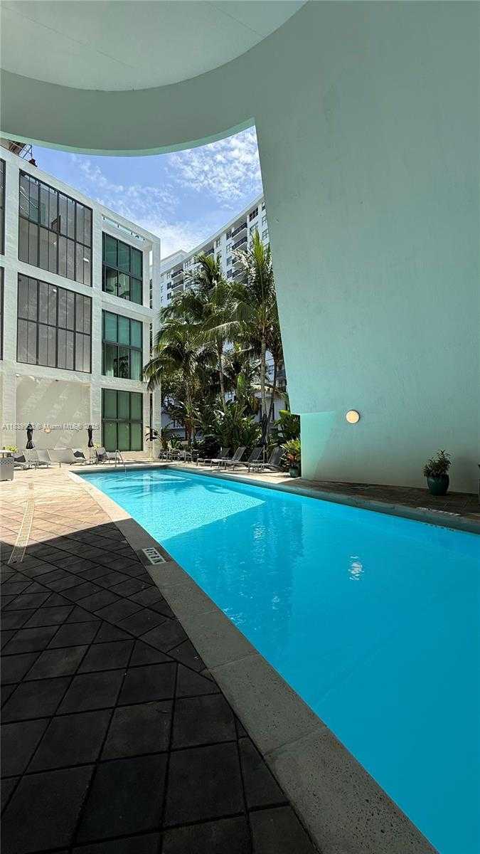 Small Image of 6000 COLLINS AVE #323, Miami Beach Number 29